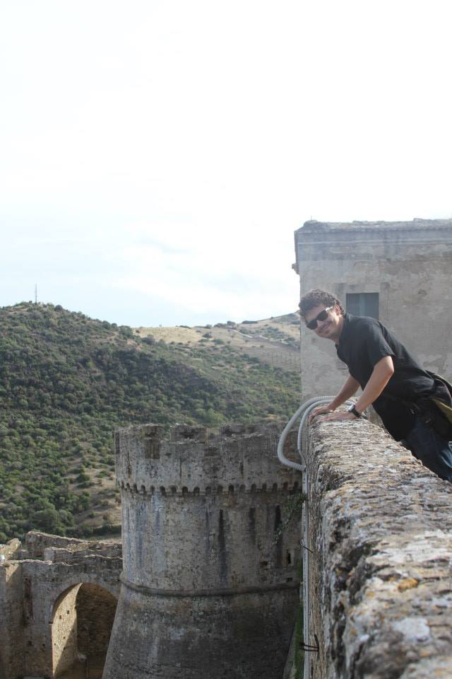 Vid Petrovic leaning out over the battlements of Castello Svevo di Rocca Imperiale. 